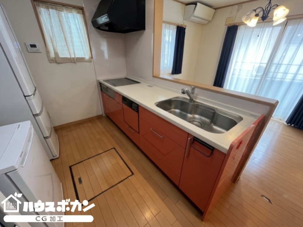 収納充実のシステムキッチン。