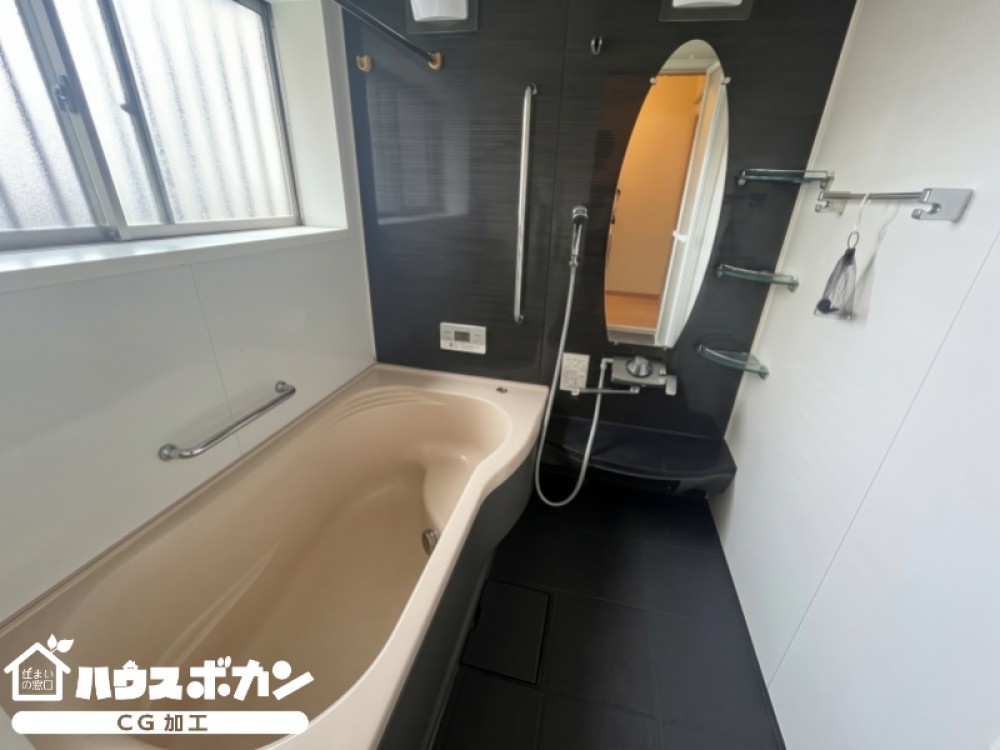 窓付きで換気しやすいバスルーム◎