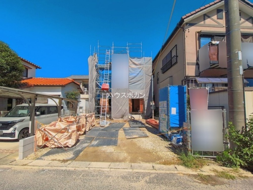 建築中の新築戸建、南側接道です！