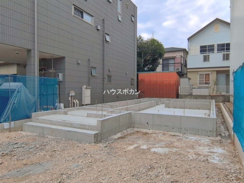 基礎工事中の建築現場です！