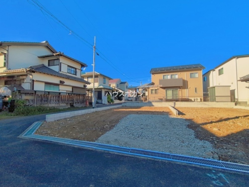 閑静な住宅街の整形地、角地につき開放感◎