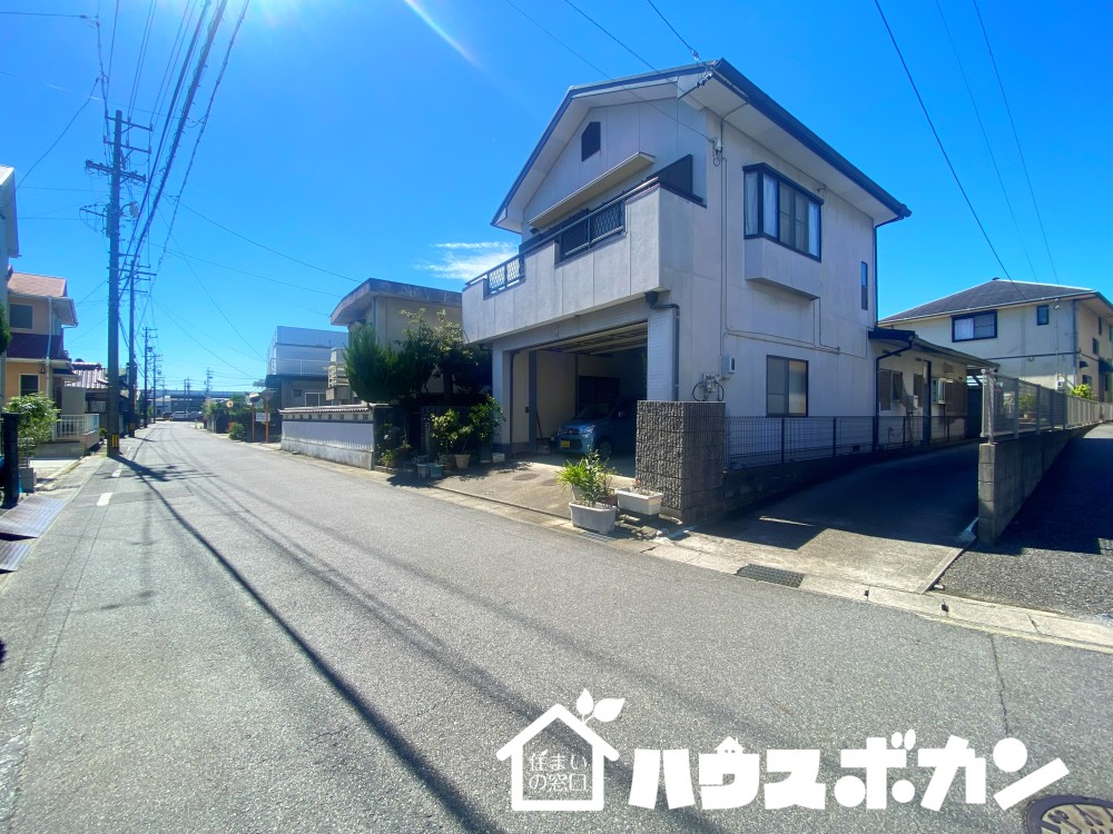 閑静な住宅街に位置する日当たり良好な土地！