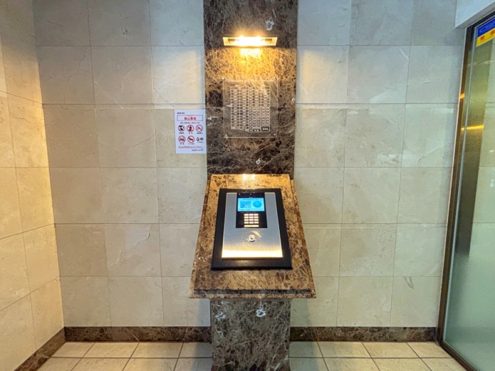 オートロック完備で居住者以外の侵入を抑制。