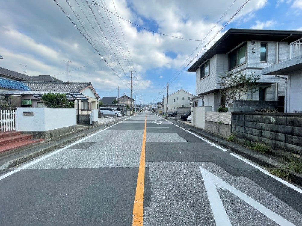 間口12m！車の出し入れもスムーズな大空間！
