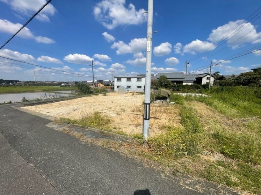 周辺に高い建物がなく、日当たり良好な土地です。
