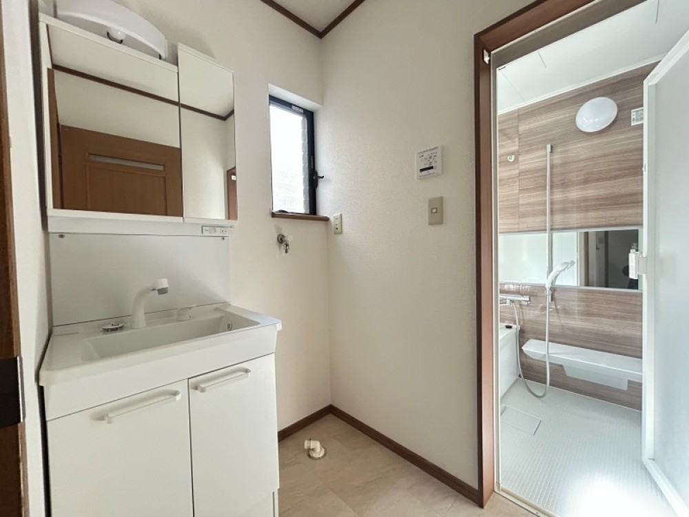 お化粧・収納、幅広く活躍する洗面台！