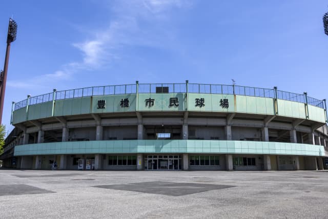 豊橋市民球場画像